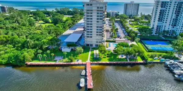 2121 N Ocean Boulevard