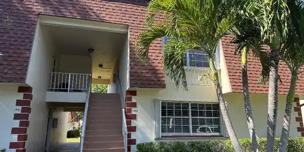 1985 NE 32nd Court