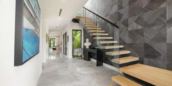 Image 4: Foyer flooded with natural light