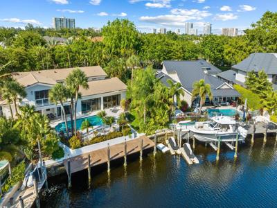 10 Bay Colony Dr