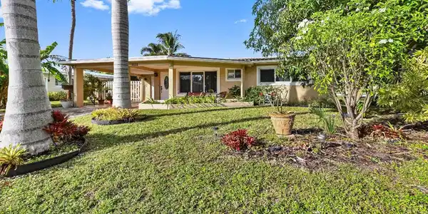 1121 SE 14th Court