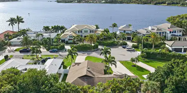 Image 4: 008-348RiverDr-Tequesta-SMALL
