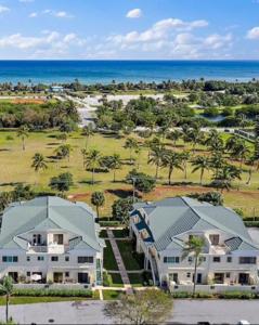 220 Bella Vista Court N