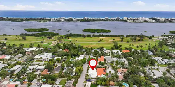 831 N Lakeside Drive