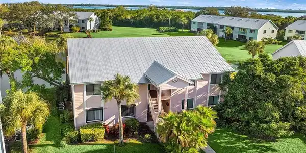 5720 Pelican Pointe Drive