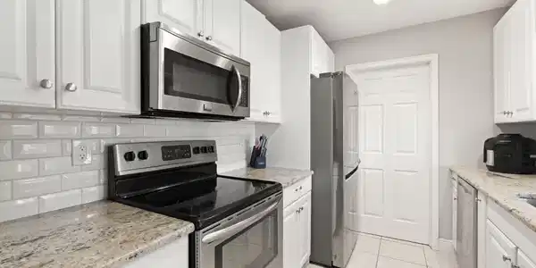 Image 3: 23-web-or-mls-DSC01451