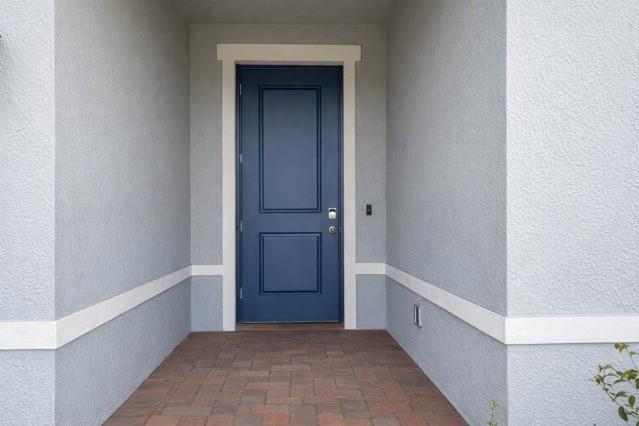 Image 4: Doorway entry