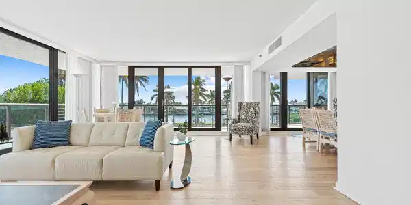 Image 2: Living room