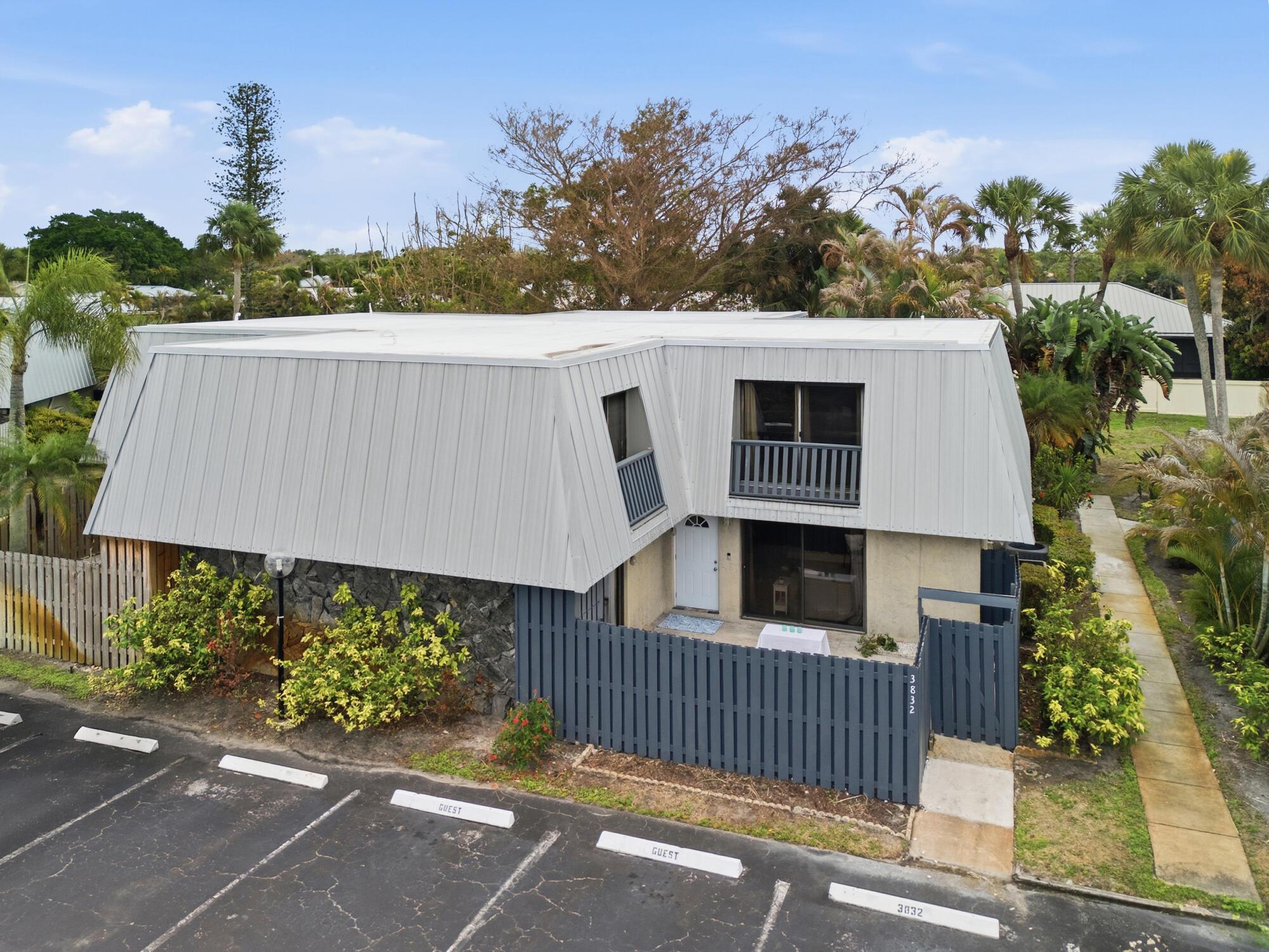 Image 4: 2025 Metal Roof