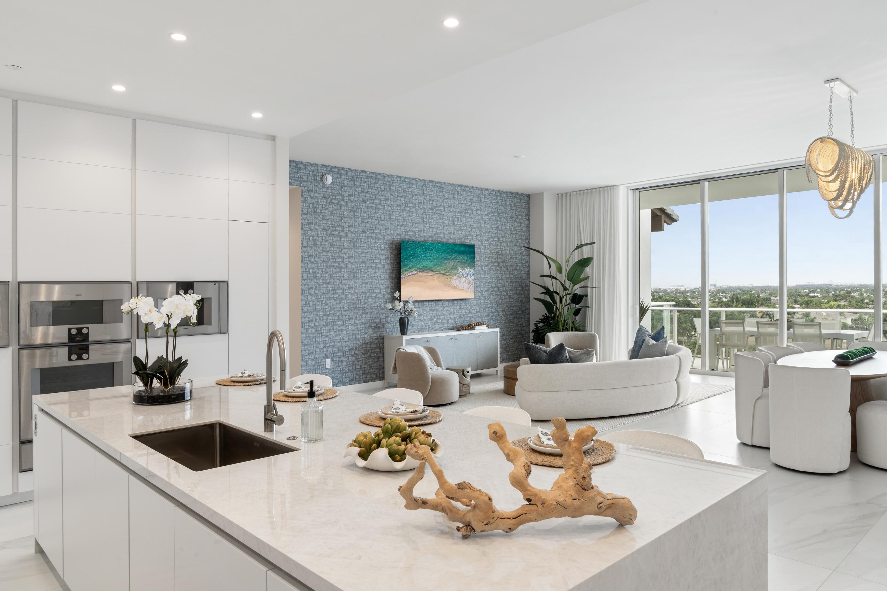 Image 2: Kitchen. Large Island