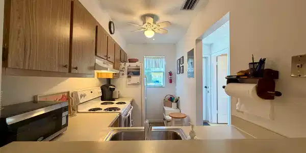 Image 3: Kitchen from counter