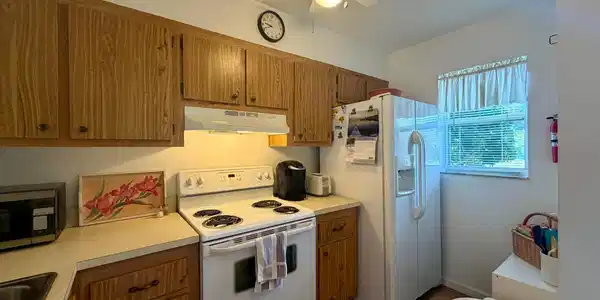 Image 4: Kitchen