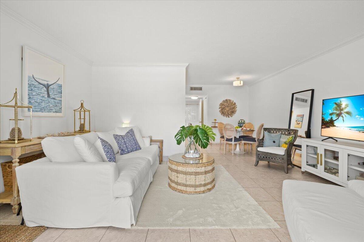 Image 2: LIVING ROOM