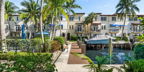 Image 2: 045-813EstanciaWay-BoyntonBeach-FL-33435