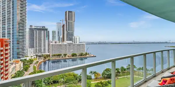 1900 N Bayshore Dr