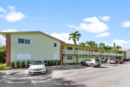 658 NE 6th Court