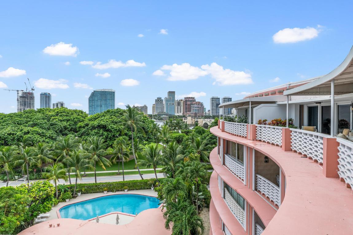Image 2: 315 S Lake Dr Penthouse C Palm-large-005