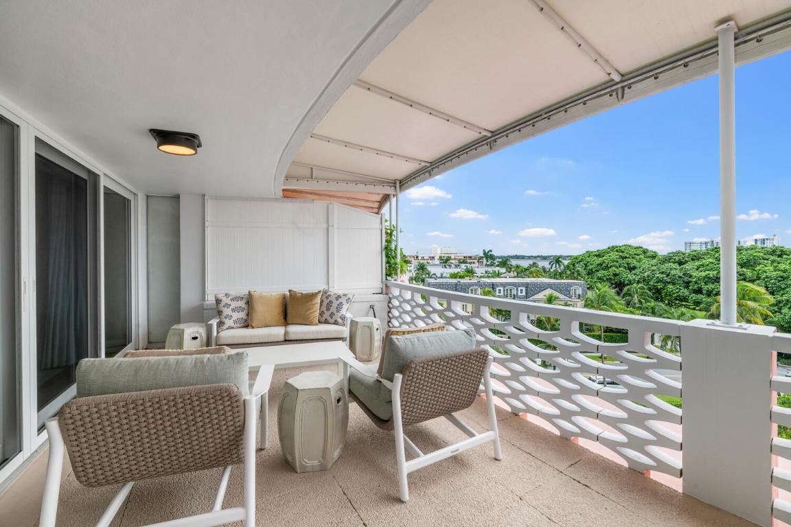 Image 3: 315 S Lake Dr Penthouse C Palm-large-002
