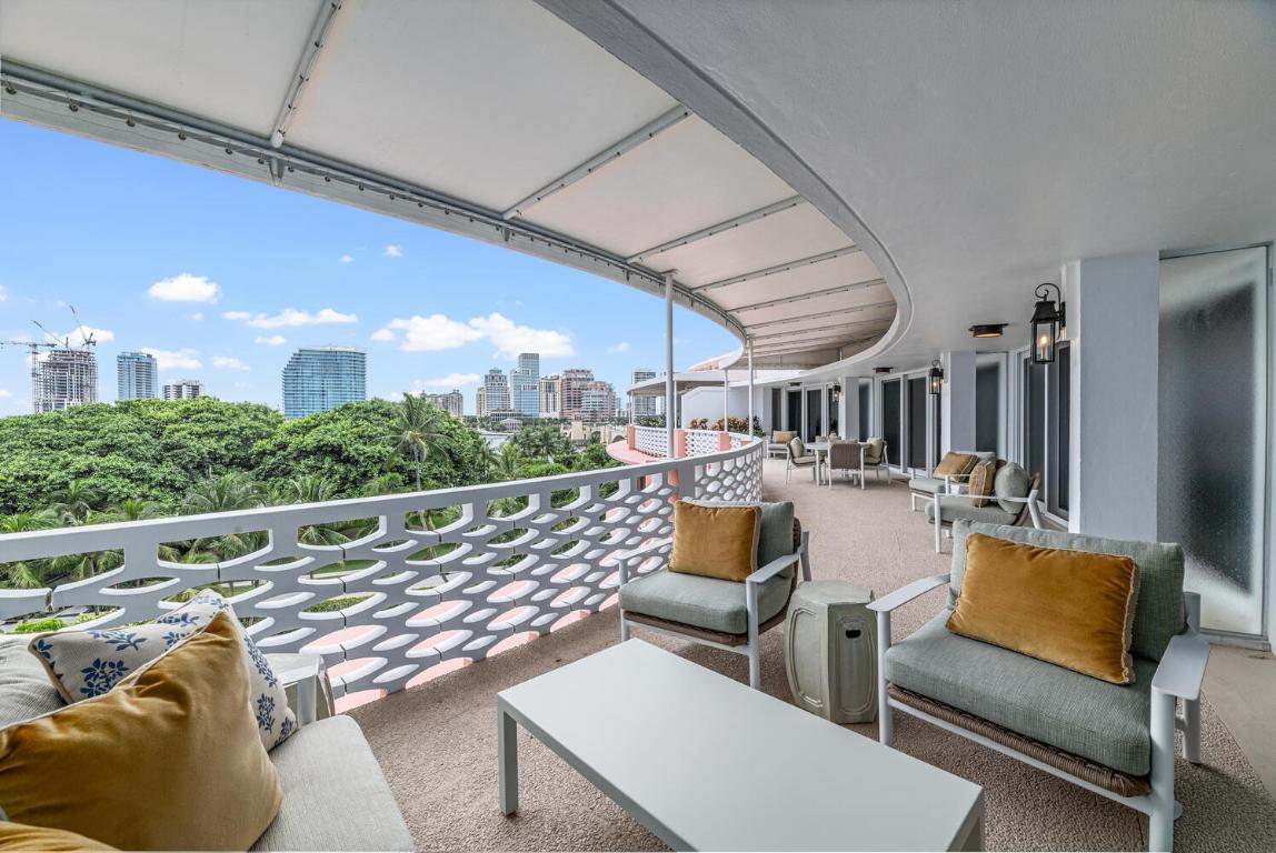Image 4: 315 S Lake Dr Penthouse C Palm-large-003