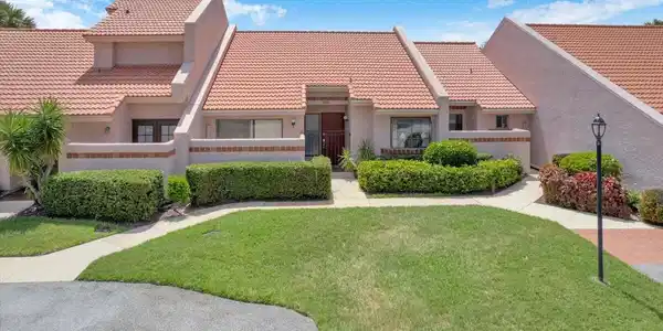 3535 SE Sandpiper Circle