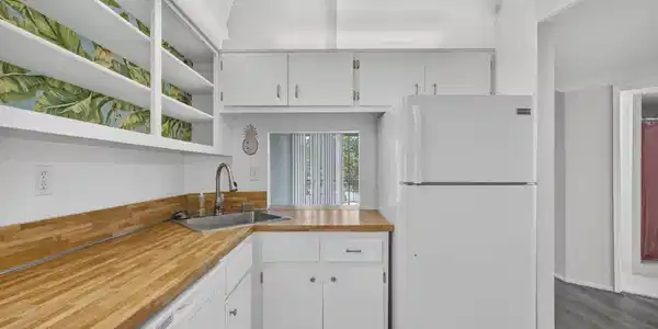 Image 2: 8-web-or-mls-8I8A5184