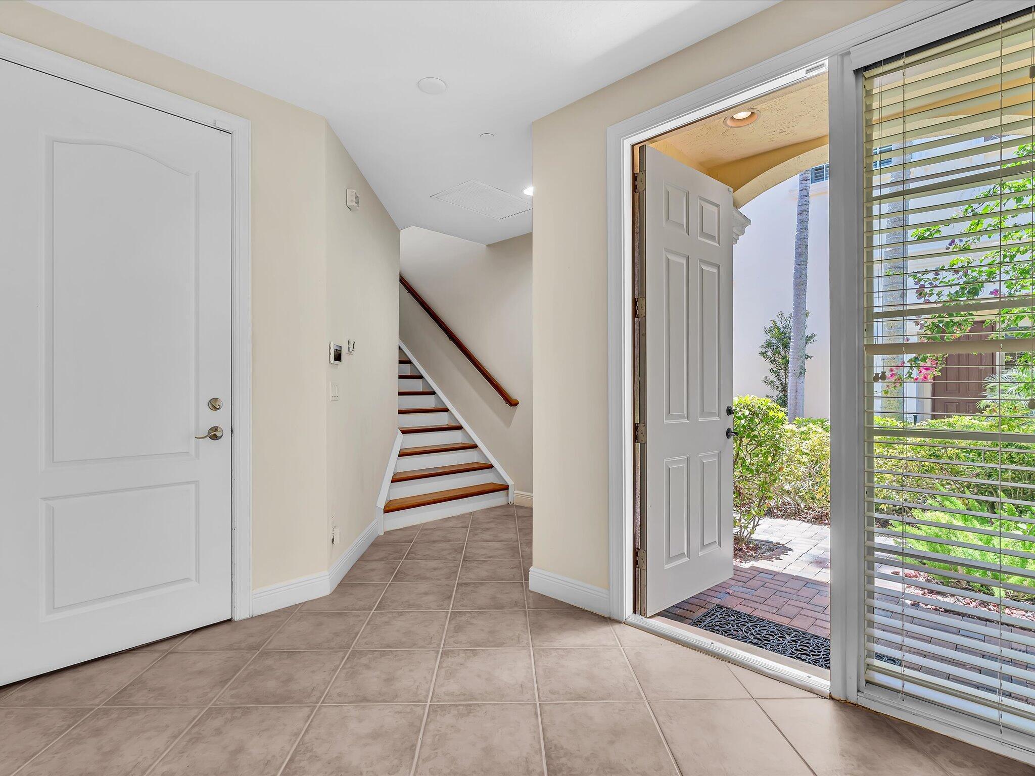 Image 3: Foyer
