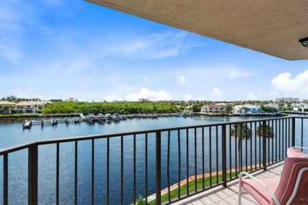 899 Jeffery Street