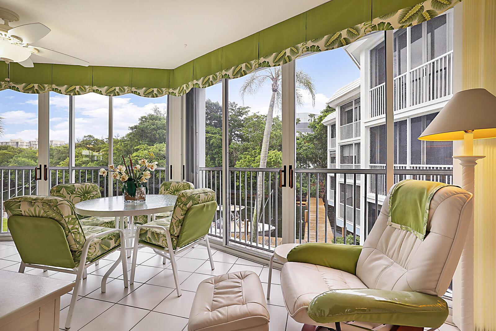 Image 2: 07_700_NE_Harbour_Terrace_Unit_2317_mls