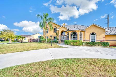 2582 SW Barber Lane