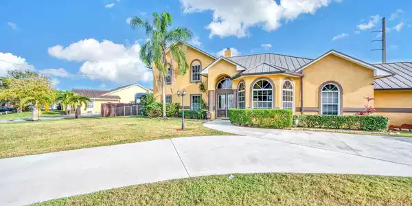 2582 SW Barber Lane