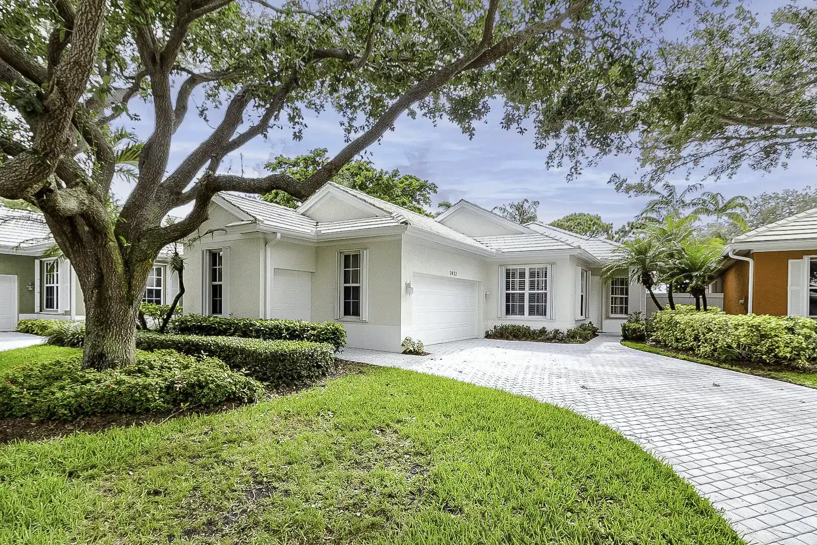 Image 1: Country Club Living