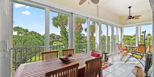 Image 3: Sunroom