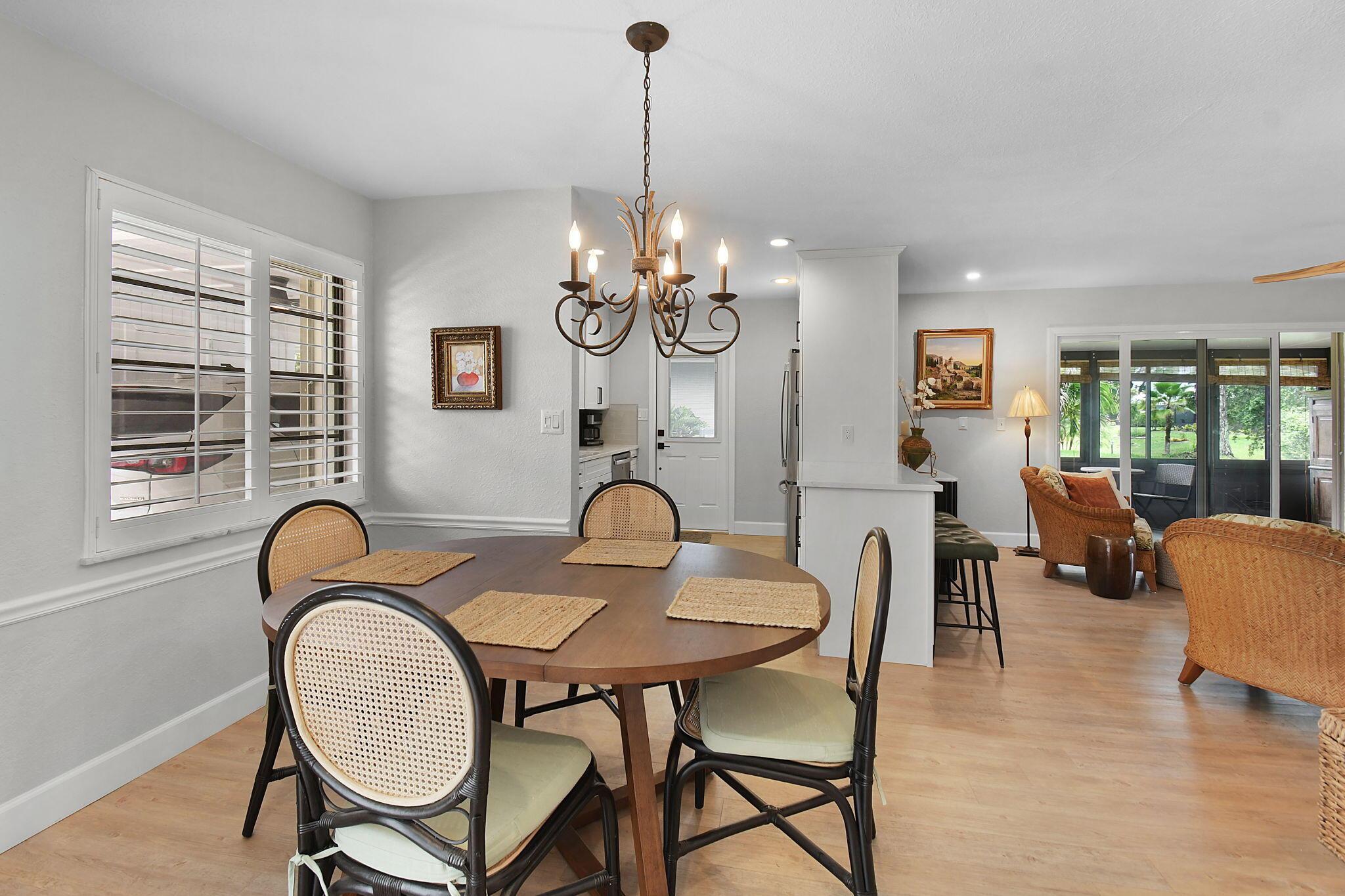 Image 4: DINING AREA
