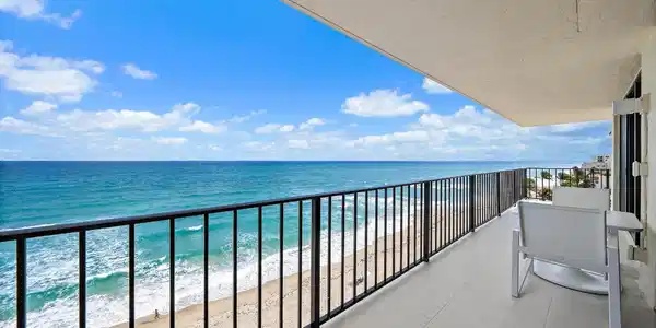 Image 4: Balcony