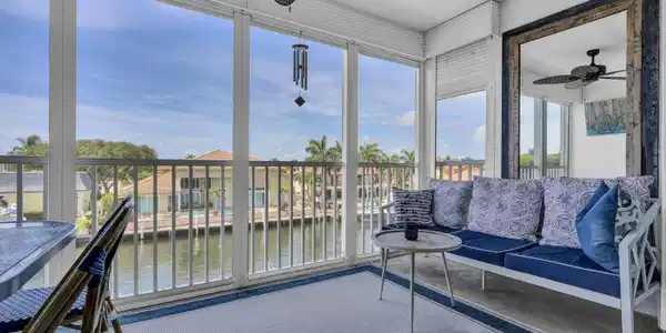 Image 3: Balcony