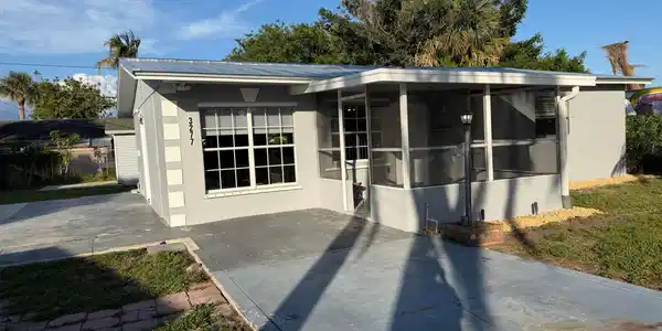 Image 3: Front view