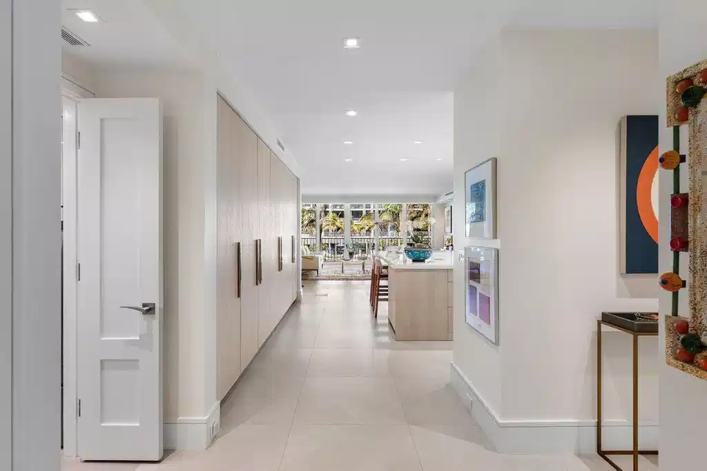 Image 1: Entry Foyer