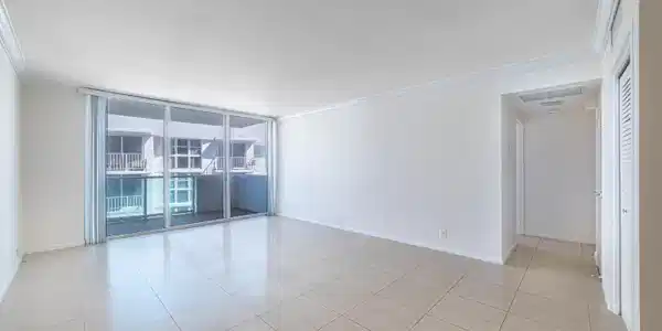 Image 4: Livingroom (5)