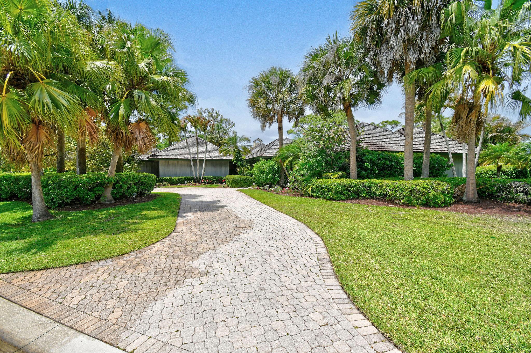 Image 3: 6980SEWingedFootDr(6)