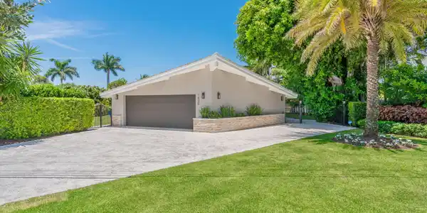 1425 Middle River Drive