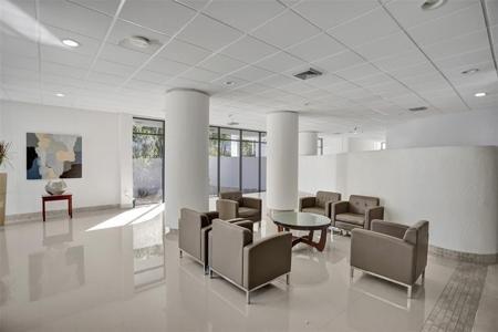 20100 W Country Club Dr