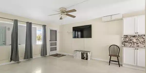 Image 3: Photo 3