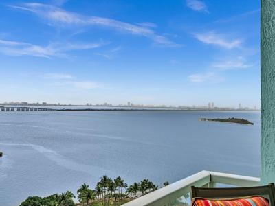 1900 N Bayshore Dr