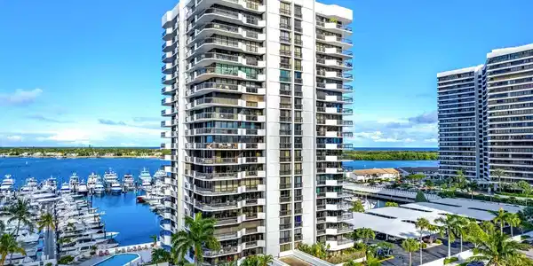 108 Lakeshore Drive