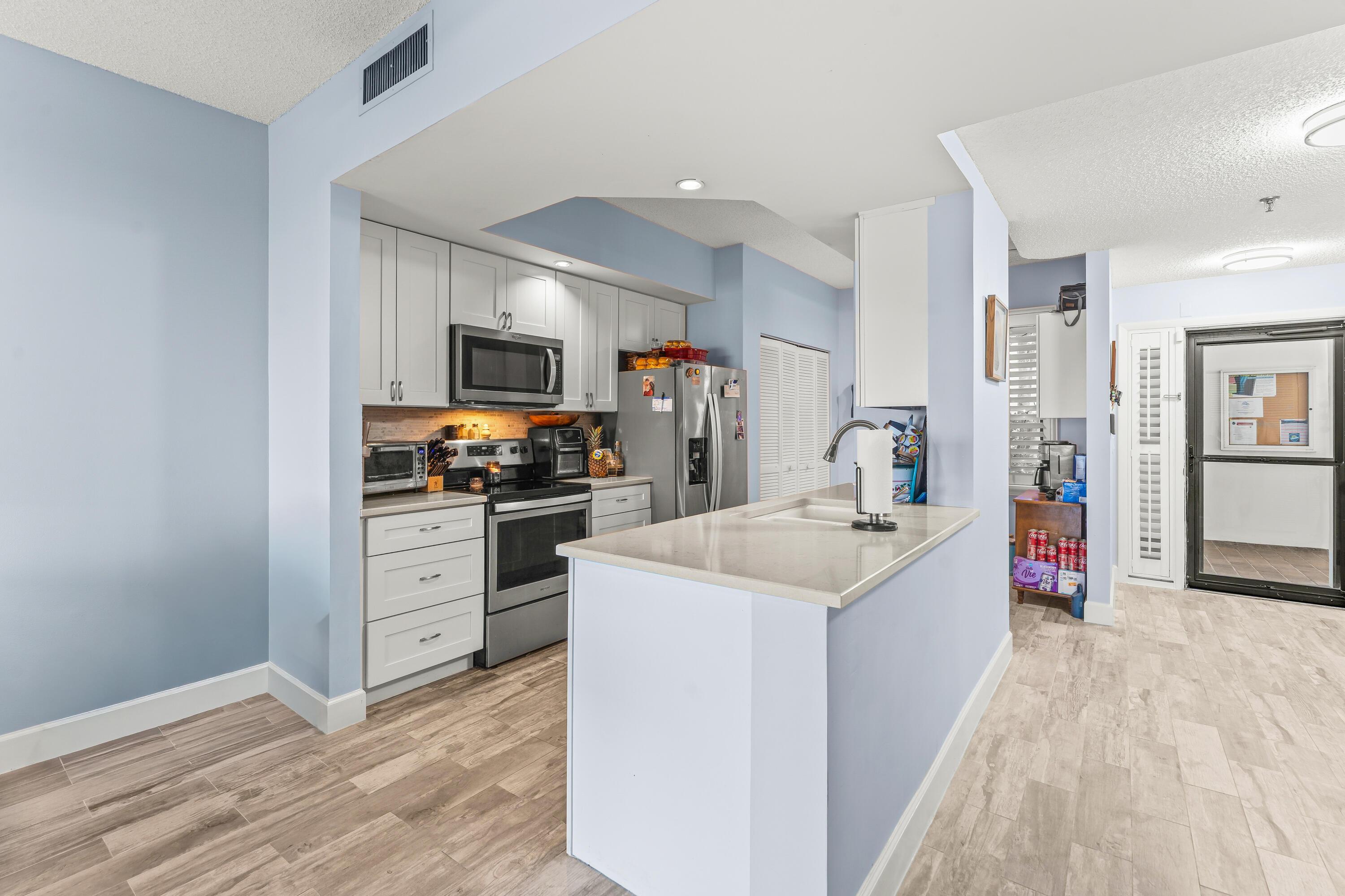 Image 3: 007-200WaterwayRoad-104-Tequesta-FL-3346