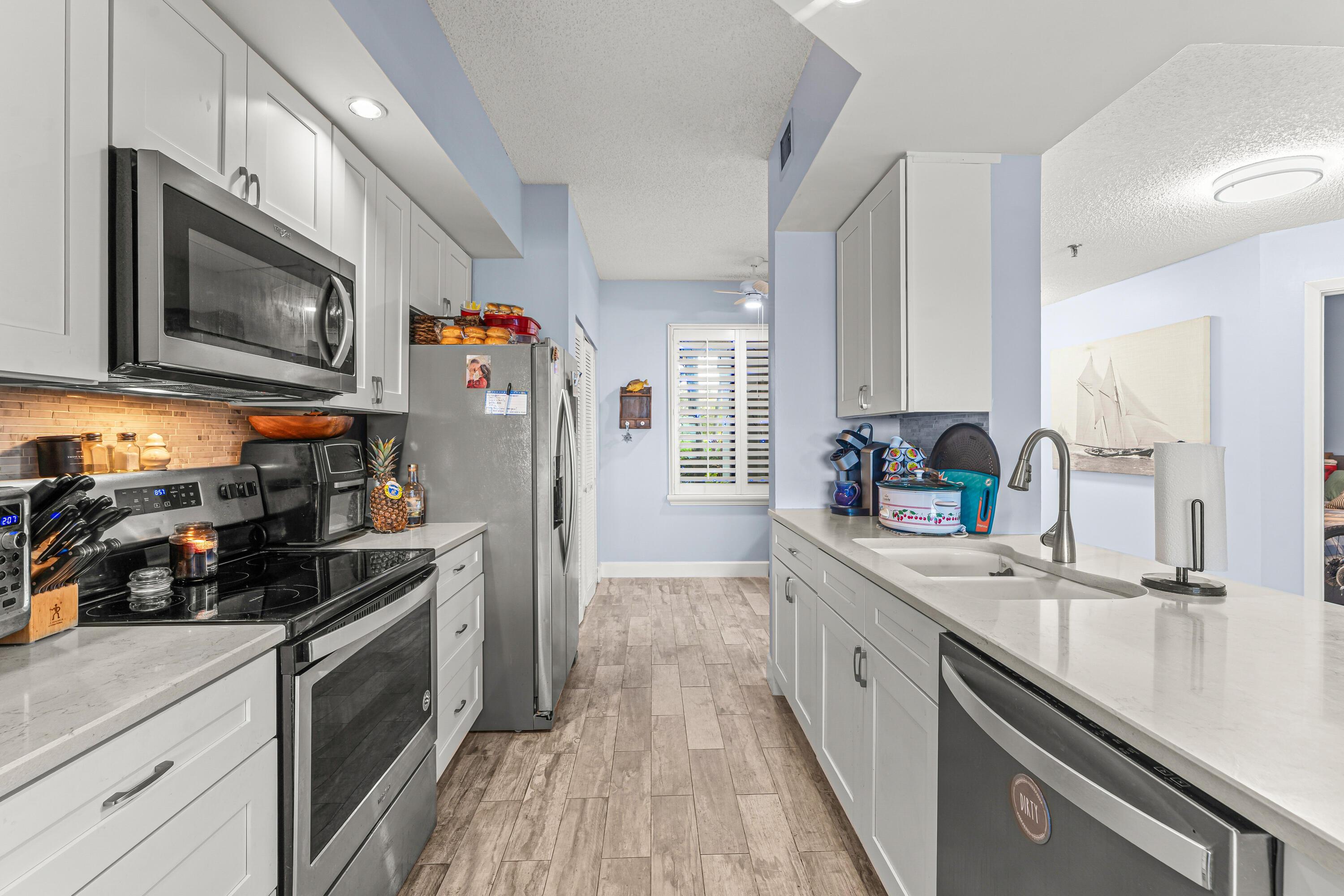 Image 4: 008-200WaterwayRoad-104-Tequesta-FL-3346