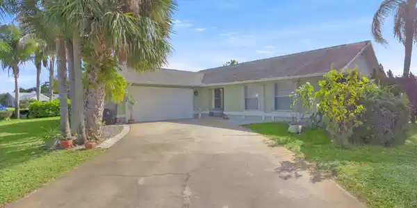 2501 SE Petit Lane