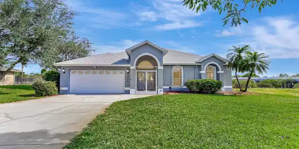 2704 SE Eagle Drive