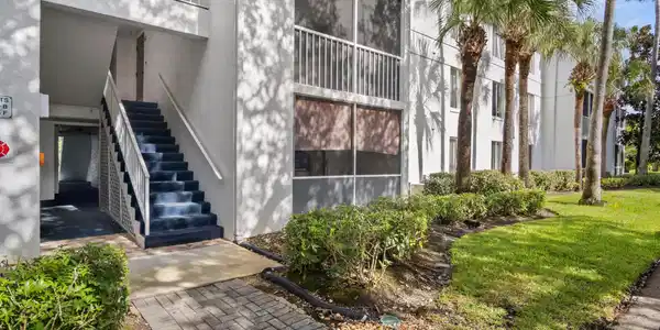 2512 SE Anchorage Cove