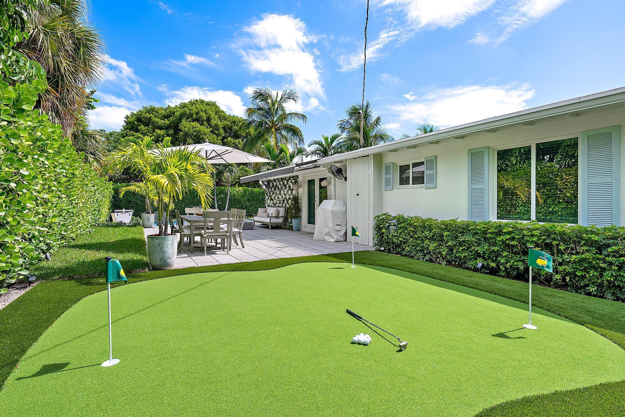 Image 4: Putting Green